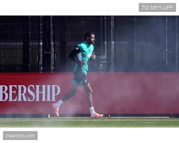 伊萨克对抗能力不足的质疑 是否符合赛场实际表现