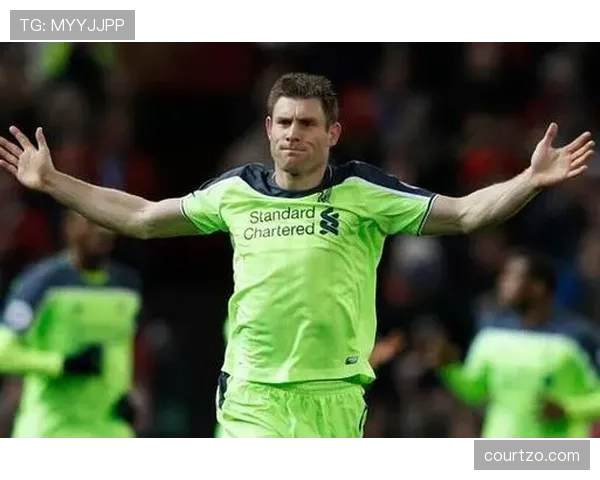 伊布高位逼抢如何撕开防线？解析其转型锋线终结者的核心作用