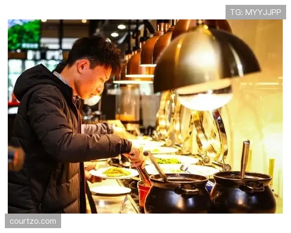 吴向东家冰箱里塞满蛋白粉，邻居以为他开健身房